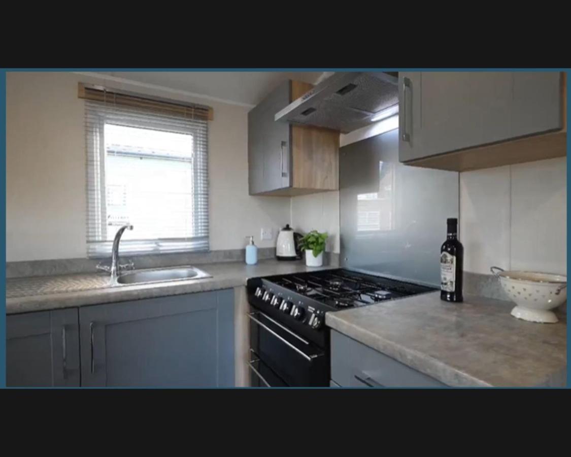 Вілла Exotic 3-Bed Caravan At Newquay Holiday Park Екстер'єр фото
