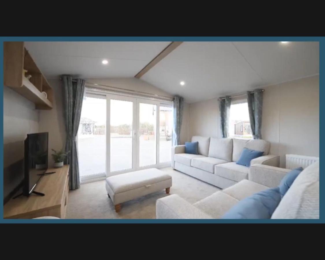 Вілла Exotic 3-Bed Caravan At Newquay Holiday Park Екстер'єр фото